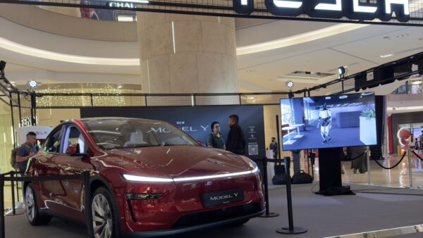 Global Electric Vehicle Sales Surge Amid High Fuel Prices