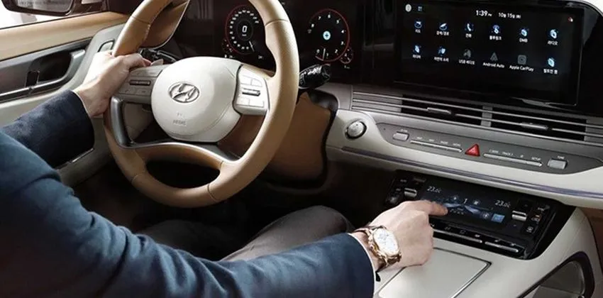 Hyundai Grandeur Facelift Unveiled with Advanced Infotainment and Design