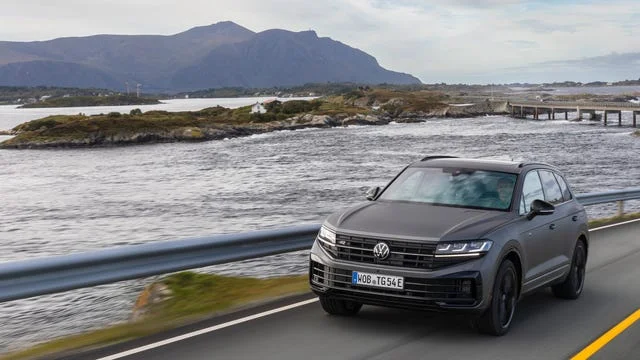 VW Eyes Flagship Electric SUV Above Touareg