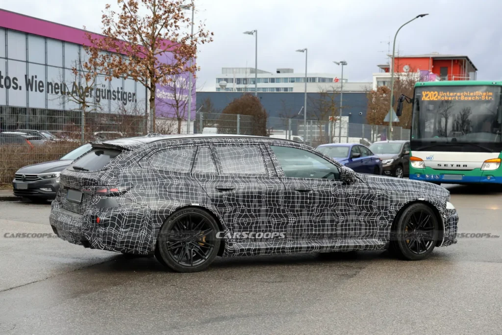 Facelifted BMW M5 Touring Reveals Slimmer Grilles